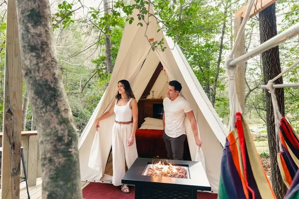 Fiasco+Media+Wunderland+Resort+Glamping+Fire+Tent+Old+Fort-37+(1)-1920w